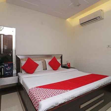 Oyo 24723 Hotel Atul Palace Агра Екстериор снимка