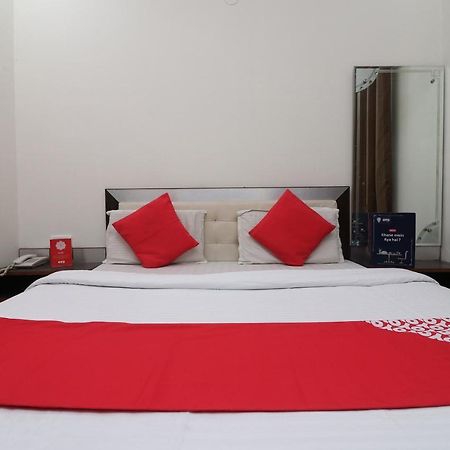 Oyo 24723 Hotel Atul Palace Агра Екстериор снимка