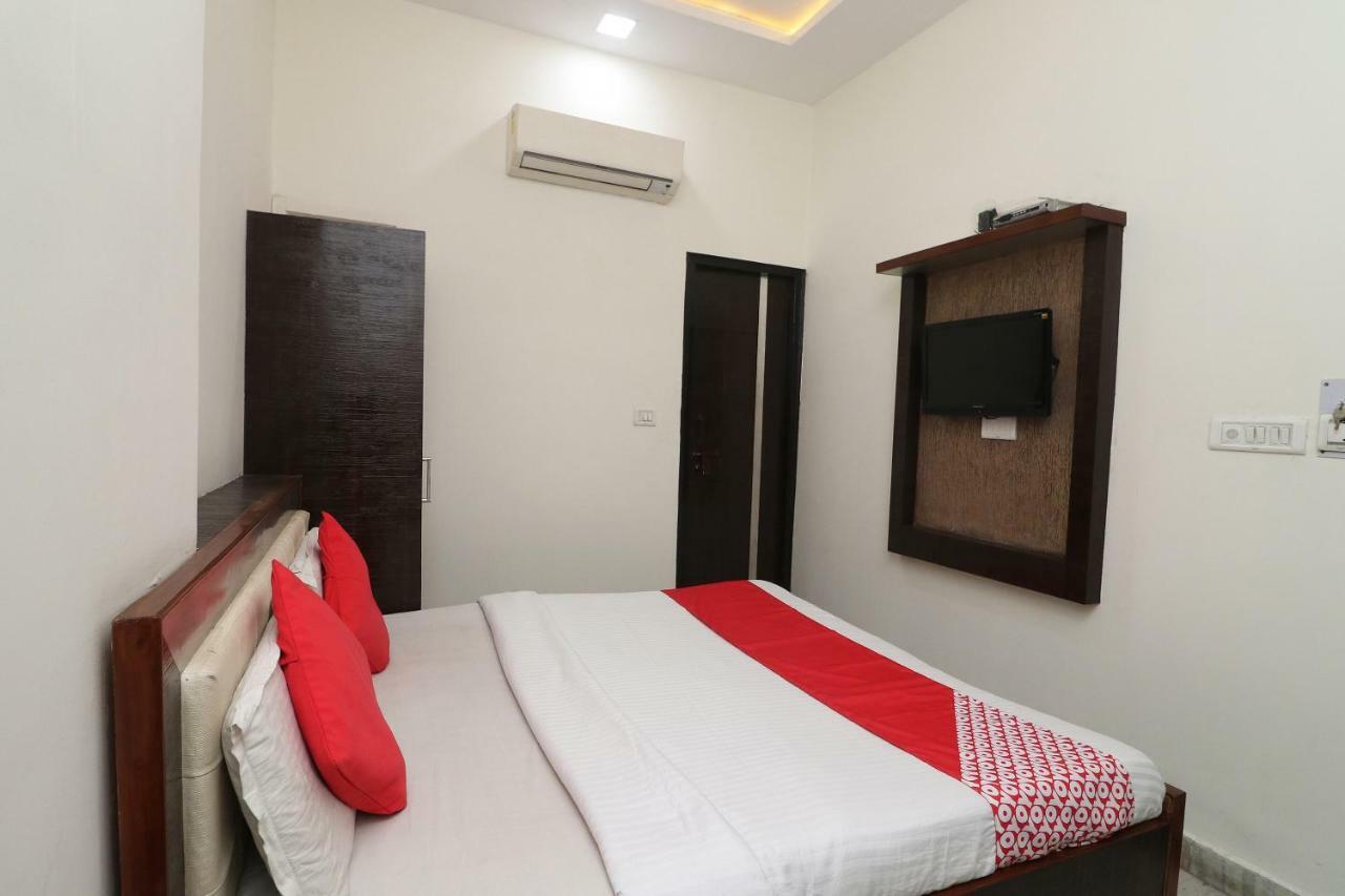 Oyo 24723 Hotel Atul Palace Агра Екстериор снимка