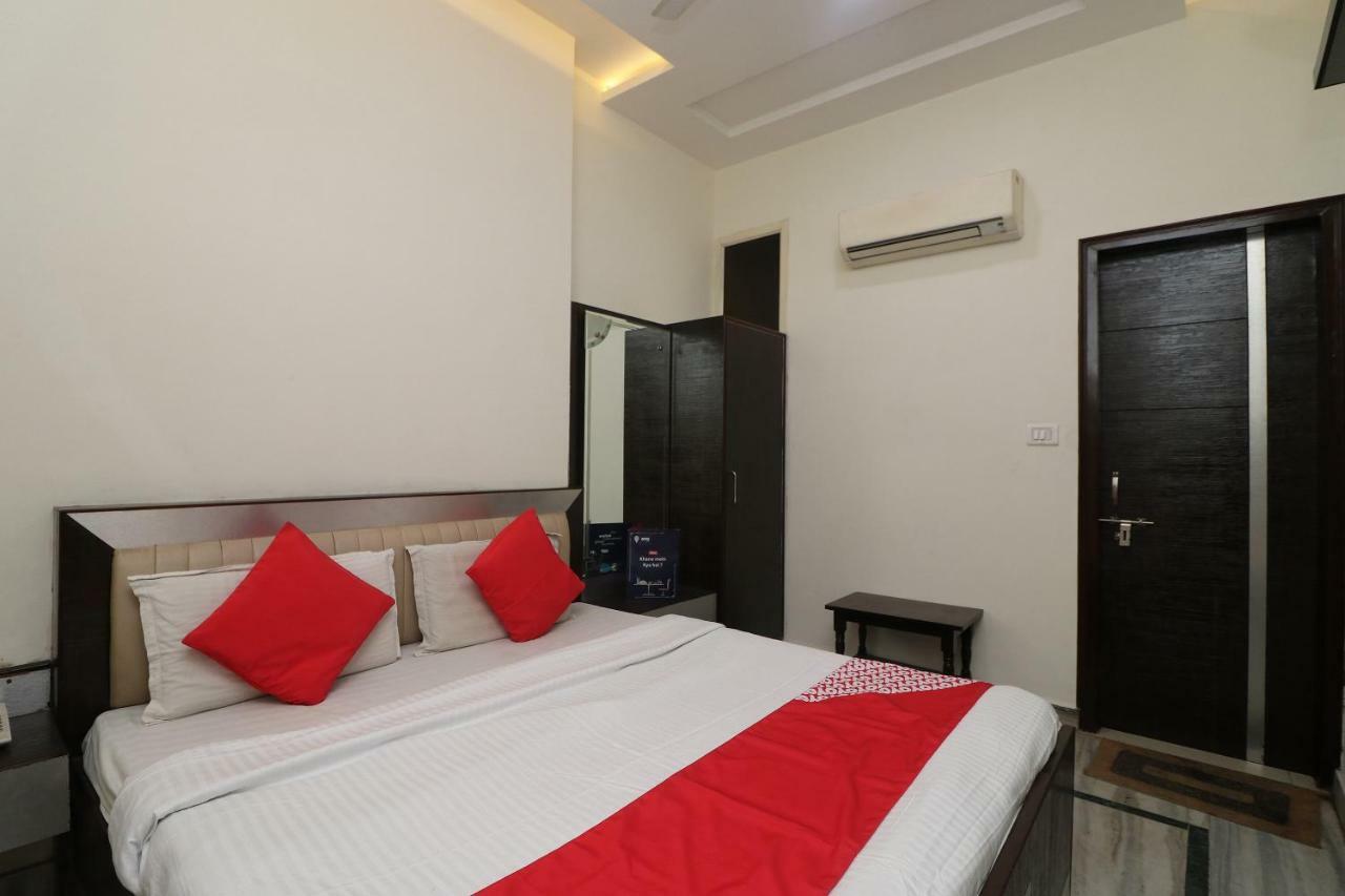 Oyo 24723 Hotel Atul Palace Агра Екстериор снимка