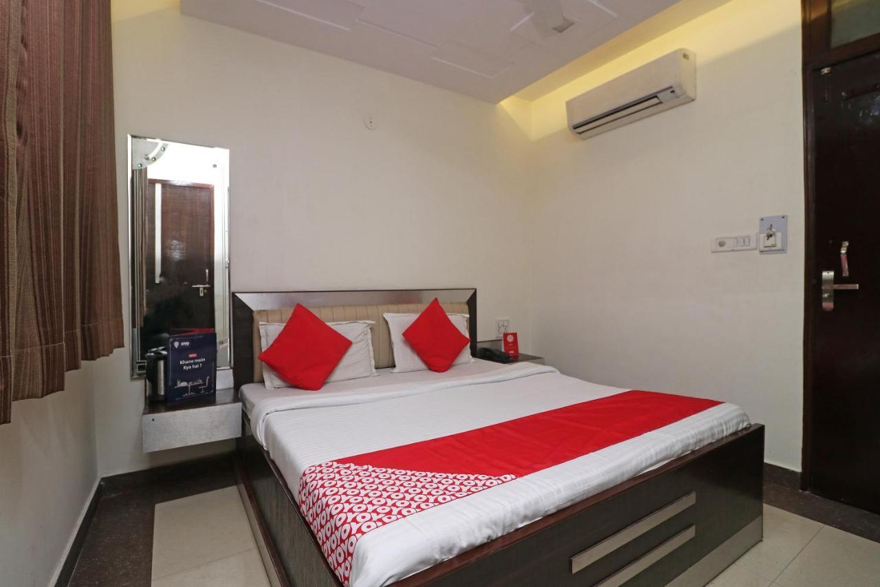 Oyo 24723 Hotel Atul Palace Агра Екстериор снимка