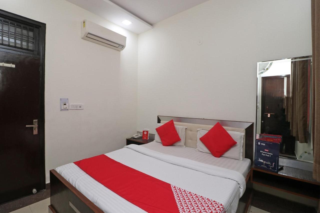 Oyo 24723 Hotel Atul Palace Агра Екстериор снимка