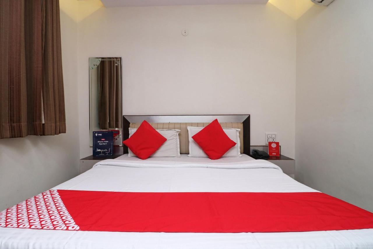 Oyo 24723 Hotel Atul Palace Агра Екстериор снимка
